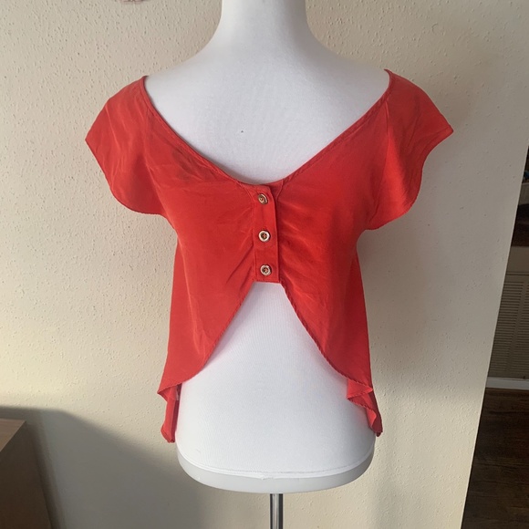 Bebe Open Back Flyaway Silk Top - Picture 6 of 13